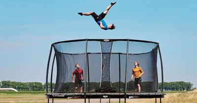 BERG Pro Bouncer trampoline banner – spectacular jumps and freestyle tricks