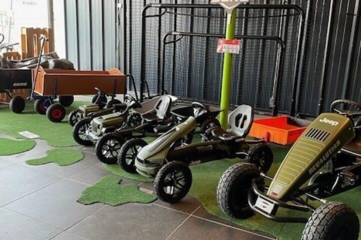 Foto 2 Showroom beneden 2