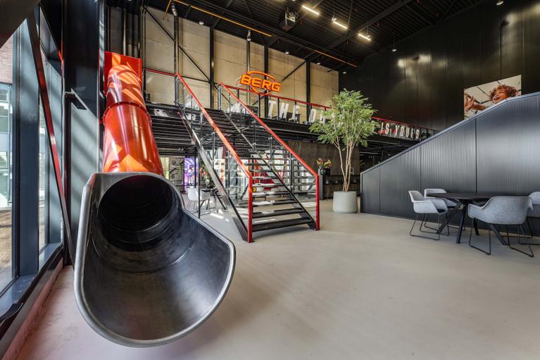 Foto showroom slide full